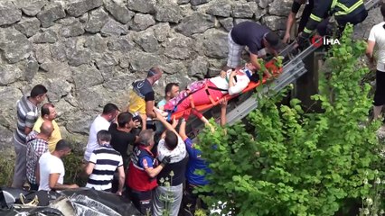 Otomobil 30 metreden şarampole uçtu: 1 ölü, 7 yaralı