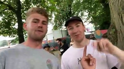 Festival goers return lost mobile phone