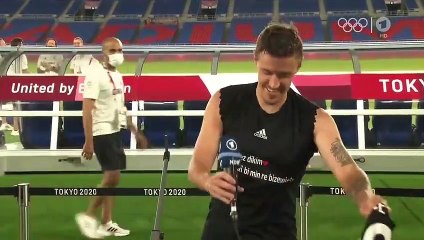 Max Kruse'den canlı yayında evlenme teklifi