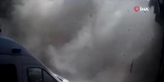 Afrin'de Sivil Savunma Merkezi'nin vurulduğu anlar kameraya yansıdı