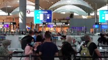 İSTANBUL - Havalimanlarında Kurban Bayramı tatili dönüşü yoğunluğu devam ediyor