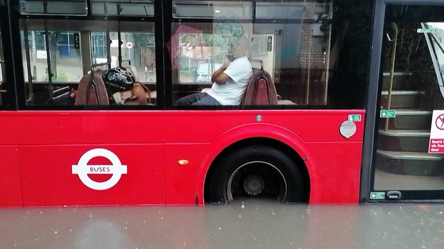 Непогода не покидает Европу