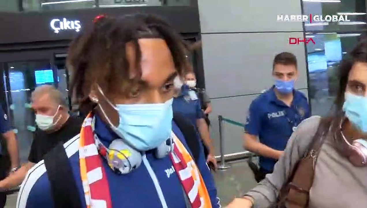 Galatasaray'ın yeni transferi Sacha Boey, İstanbul'a geldi