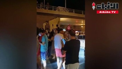 الرئيس التونسي يقيل الحكومة ويجمد عمل البرلمان على وقع المظاهرات