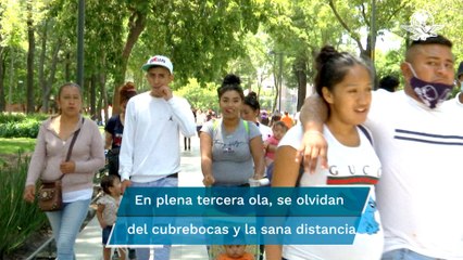 Se olvidan de semáforo naranja y abarrotan el Zócalo y la Alameda Central