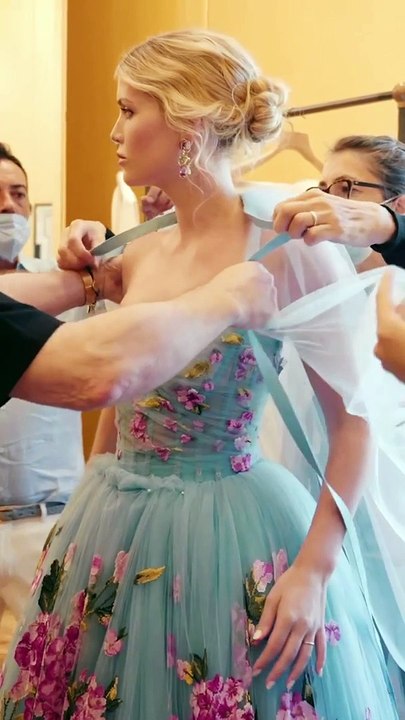 ابنة شقيق الأميرة ديانا تختار فساتين زفافها من دار Dolce & Gabbana