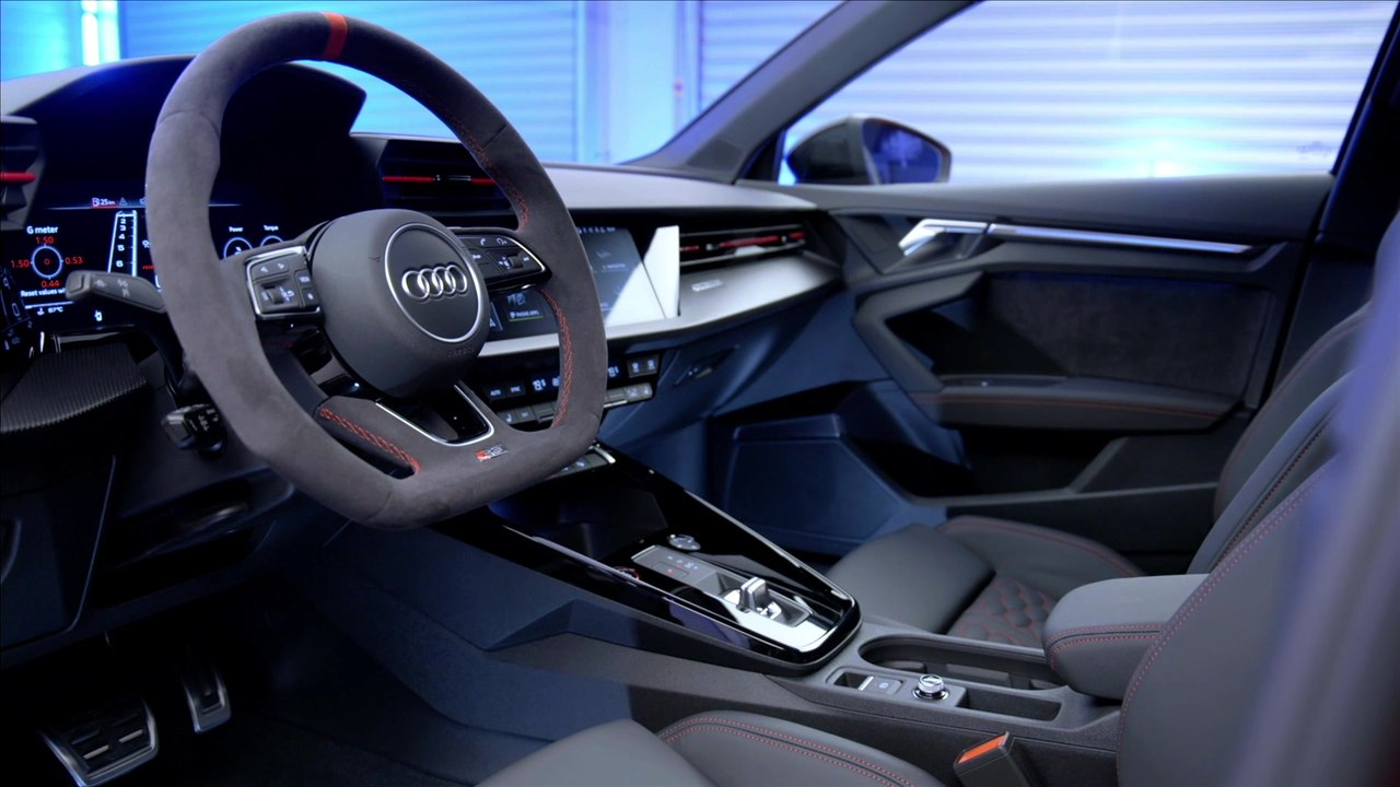 Der neue Audi RS 3 - Alles im Griff - Lenkrad mit 12-Uhr-Markierung und RS Mode-Taste