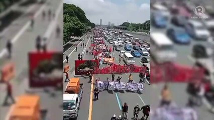 Protesters march along Commonwealth for #SONA2021