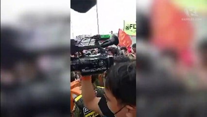 Commotion between police and #SONA2021 protesters along Commonwealth Avenue