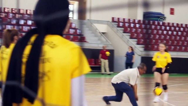 AYDIN - Voleybol sevgisiyle kulüp kuran hurdacı, kadın voleybol takımını 2. lige çıkarmanın sevincini yaşıyor