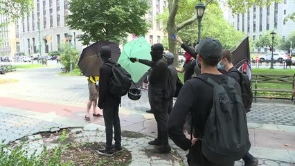 New York'ta karşıt görüşlü göstericiler arasında gerginlik