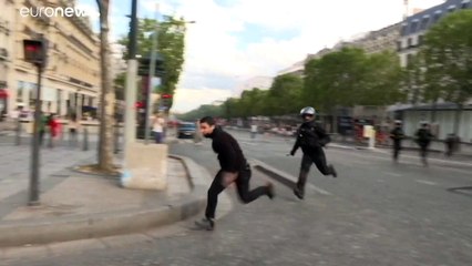 Fransa ve İtalya'da on binler 'aşı kartı' uygulamasını protesto etti