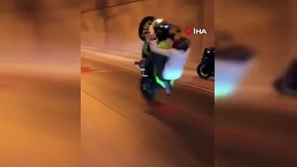 Tek teker üzerinde eğlence öldürüyordu! O anlar kamerada