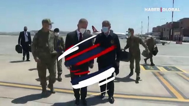 Milli Savunma Bakanı Akar ve kuvvet komutanları sınır hattında