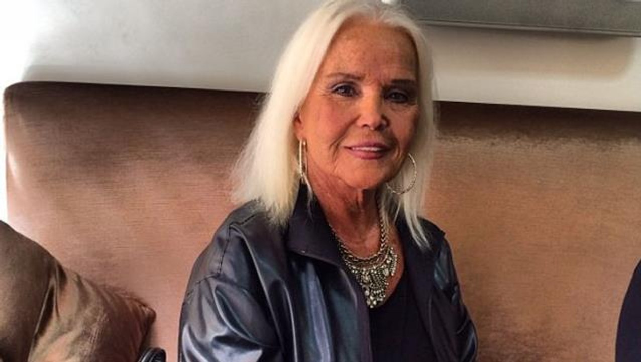 Evinde düşerek kaburgalarını kıran Gönül Yazar, hastaneye kaldırıldı