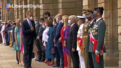 Los Reyes acuden a la Ofrenda del Apóstol Santiago junto a sus hijas
