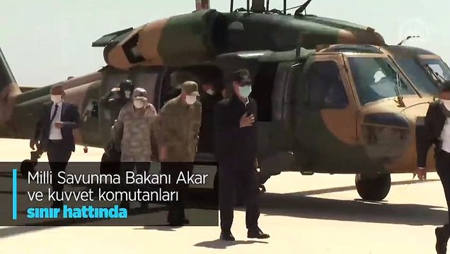 Milli Savunma Bakanı Akar ve kuvvet komutanları sınır hattında