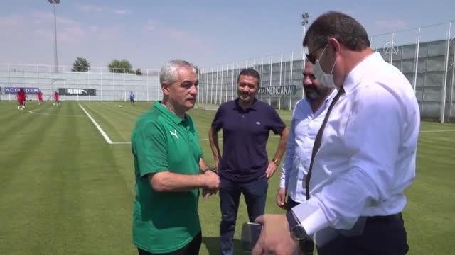 Vali Ayhan, Sivassporlu futbolcuları ziyaret etti