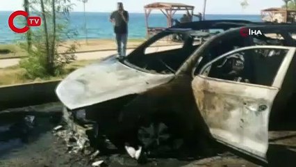 Seyir halindeki otomobil alev alev yandı