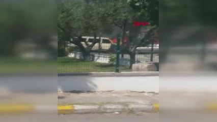 MİNİBÜS OTOMOBİLE ÇARPTIKTAN SONRA YANDI