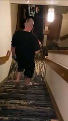 Ne jamais mettre un miroir dans un escalier
