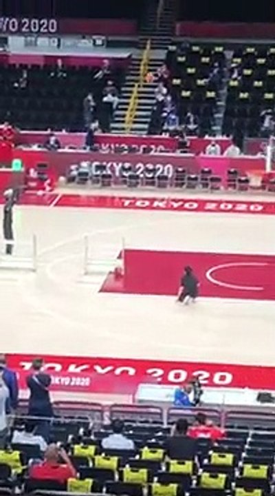 Un robot basketteur enchaine les paniers aux JO 2021