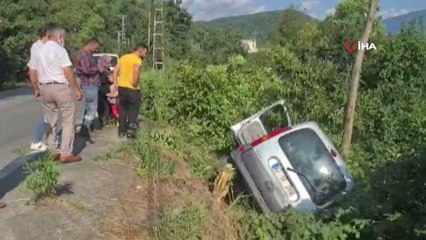 Kontrolden çıkan araç şarampole yuvarlandı, ağaç faciayı önledi: 1 yaralı