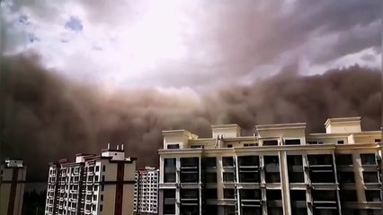 Impresionante tormenta de arena que cubre una ciudad entera en China