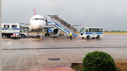 SAMSUN - İniş sırasında kuşa çarpan uçağın burnunda ezik oluştu