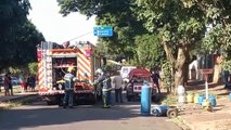 Veículo carregado com botijões de gás pega fogo em Umuarama