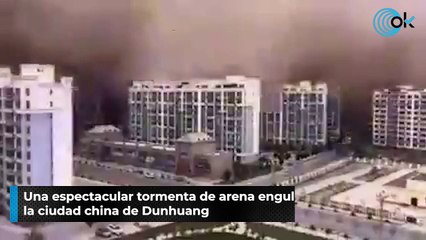 Una espectacular tormenta de arena engulle por completo la ciudad china de Dunhuang