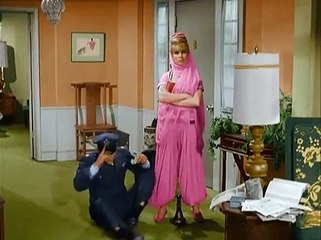Mi Bella Genio   El dedo en movimiento   Capitulo 9   Español Latino