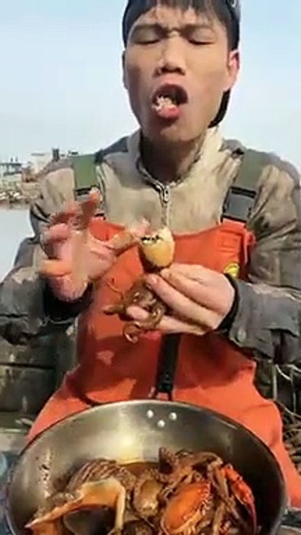 Funny Chinese Fisherman Cooking And Eating Seafood- Look So Yummy - Video Dailymotion