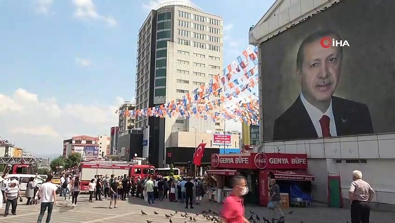 Daha evvel 49 kez çatıya çıkan şahıs bu sefer Bursa'da intihar şovu yaptı