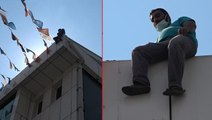 Daha önce 49 kez intihar etmeye kalkışan şahıs bu kez Bursa'da çatıya çıktı