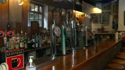 Los 'pubs' irlandeses abren a los clientes vacunados tras más de un año cerrados