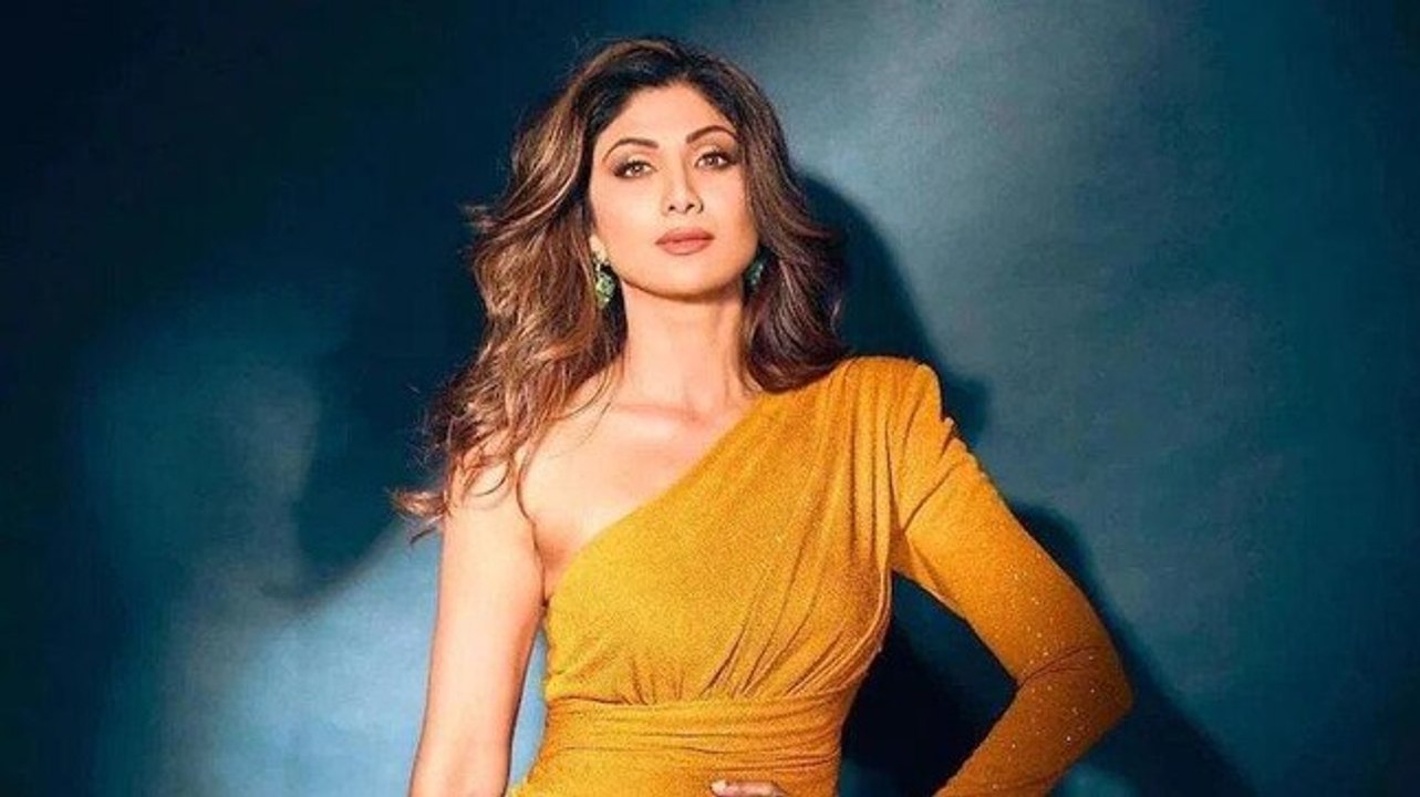 Shilpa Shetty breaks down after cops bring Raj...