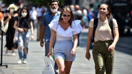 Taksim’de koronavirüs unutuldu
