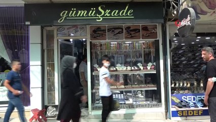 160 yıllık gümüş kaşığı yanına almadan hiçbir yere gitmiyor