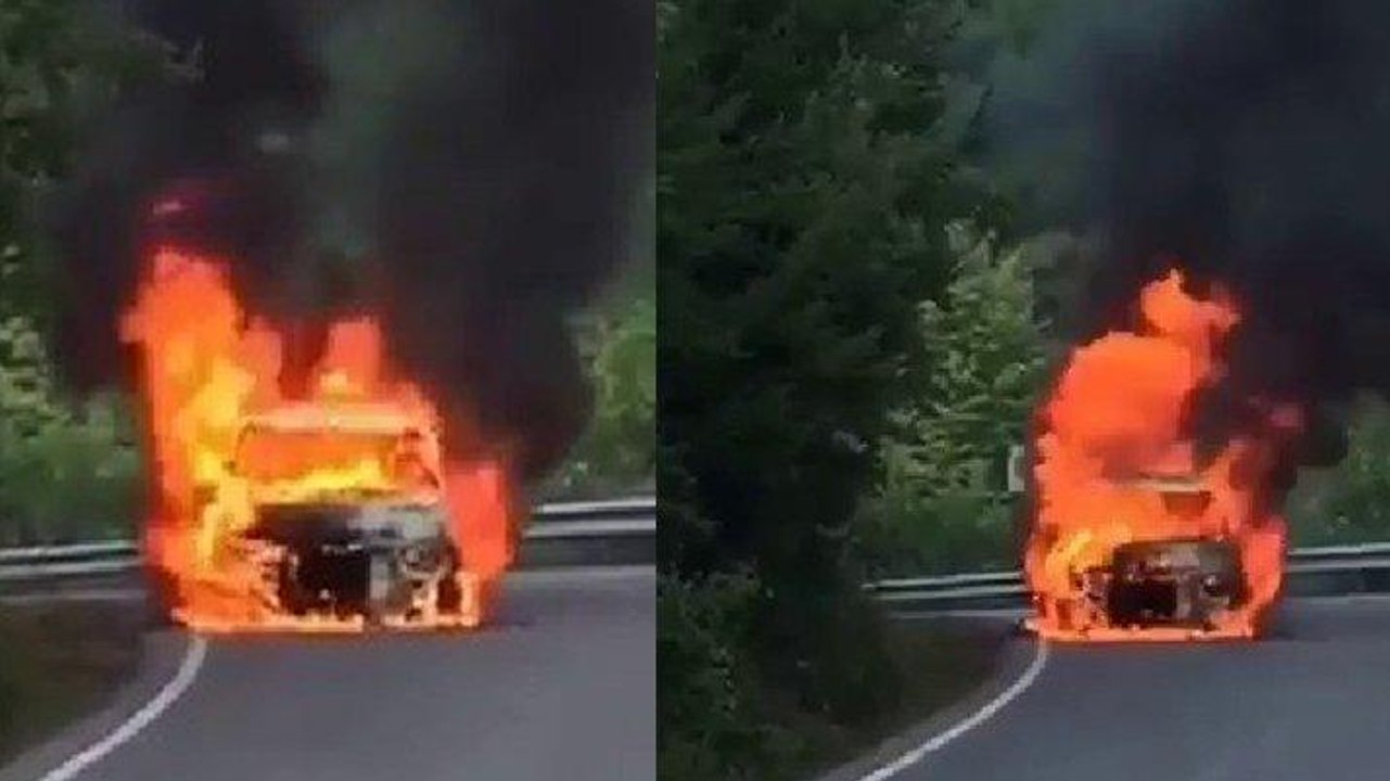Yol ortasında yanan araç alev topuna döndü