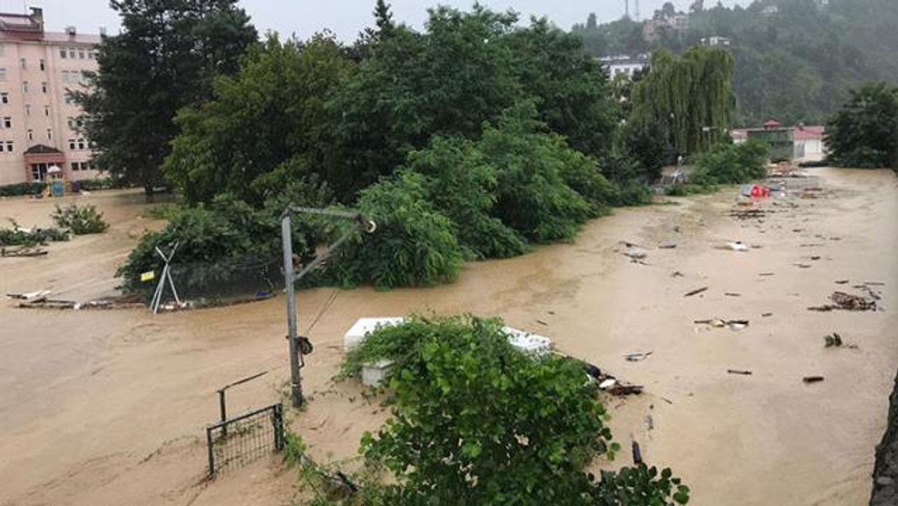 Meteoroloji'den felaketi yaşayan Doğu Karadeniz için sel ve su baskını uyarısı! İşte riskli 5 il