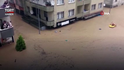 Sel Sularında Can Pazarı! 'Boğuluyorum' Feryadına Şişme Bot Yetişti