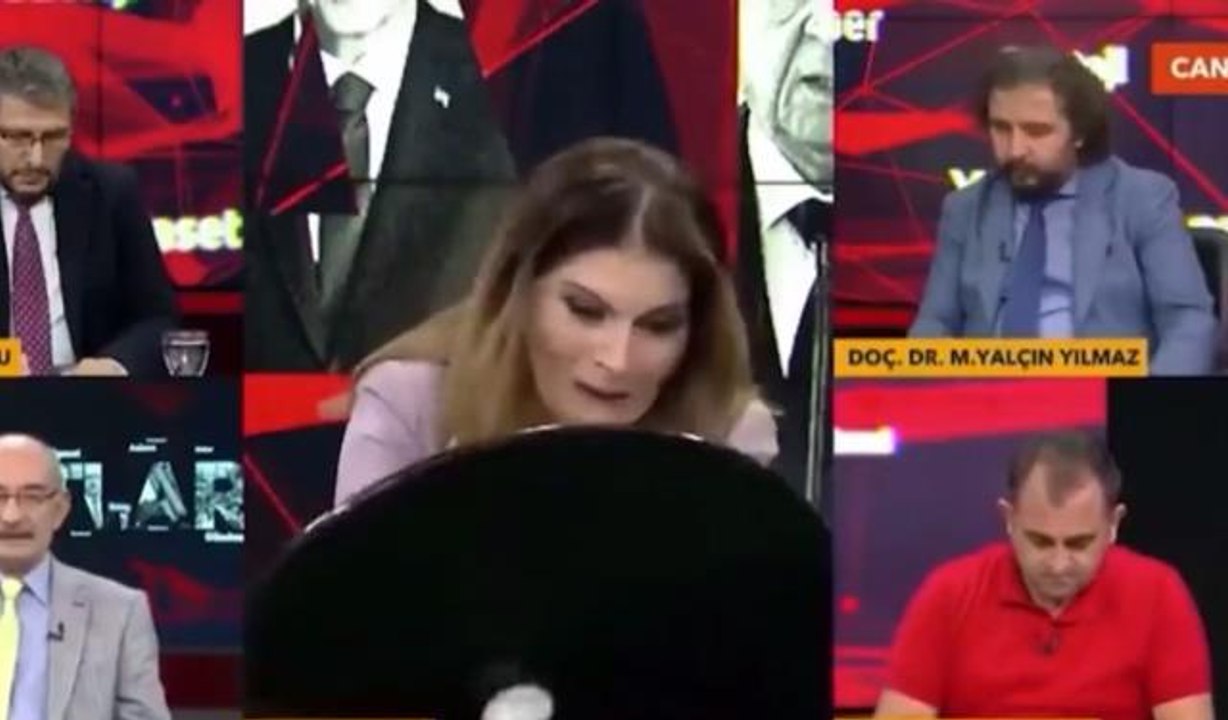 TVNET canlı yayınında moderatörün yaslandığı masa kırıldı, konuklar ve izleyiciler şaşkına döndü