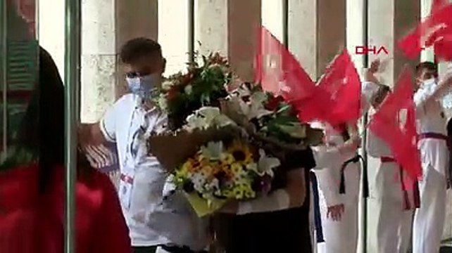 Olimpiyat 3'üncüsü milli tekvandocu Hakan Reçber, yurda döndü