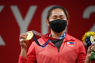 CELEBRITY TOP 10: Watch The Performance, Interviews Of Hidilyn Diaz After Winning Phl’s First Olympic Gold Medal