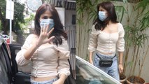 Rhea Chakraborty spotted outside restaurant in Mumbai; watch video | FilmiBeat