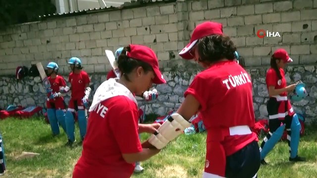 Kriket Milli Takımı, ilk kez katılacağı dünya şampiyonası elemelerine Denizli'de hazırlanıyor