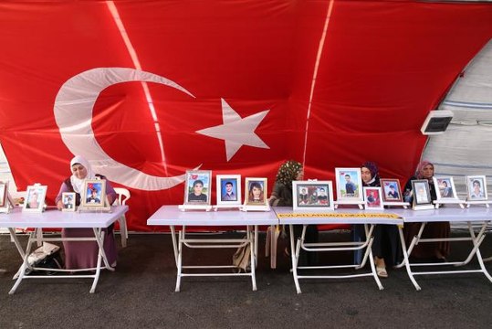 Diyarbakır anneleri evlatlarını terörün pençesinden kurtarmakta kararlı