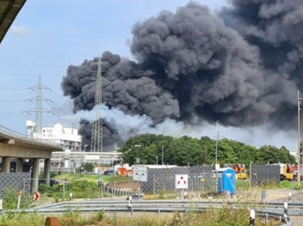 'Extreme Gefahr': Heftige Explosion im Chempark erschüttert Leverkusen