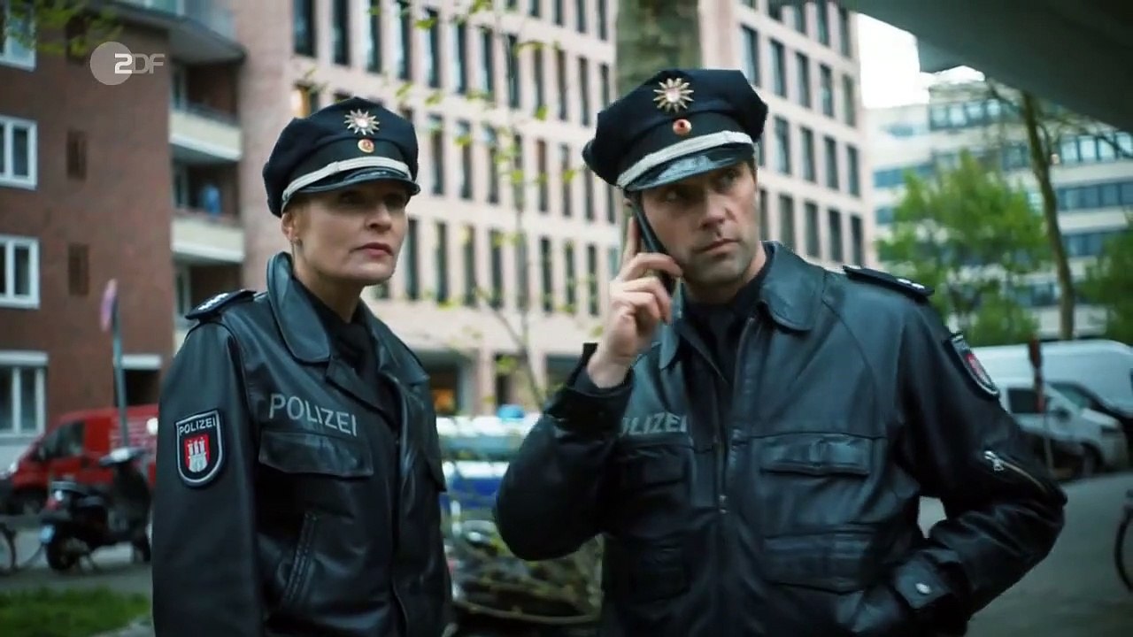 Notruf Hafenkante (323) Staffel 13 Folge 21 - Auf der Straße